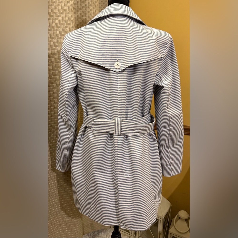 Tommy Hilfiger NWOT Light Blue and White Striped Double Breasted Trench Coat - Picture 5 of 11